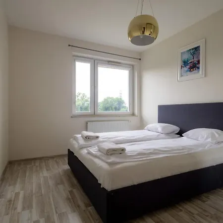 Sunny With A Balcony & Parking Close To The By Renters Apartman *