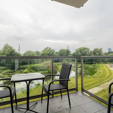 Sunny With A Balcony & Parking Close To The By Renters