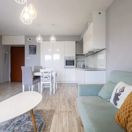 Appartement Sunny With A Balcony & Parking Close To The By Renters *