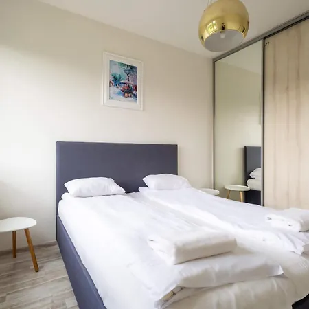 Sunny With A Balcony & Parking Close To The By Renters * Gdańsk